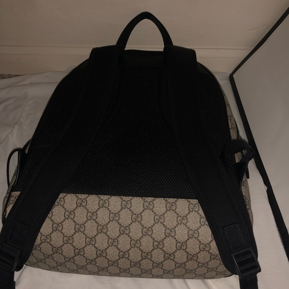 GG Supreme Stripe Gucci Backpack - Picture 2 of 4